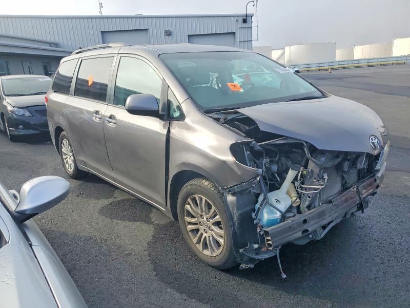 Photo 4 from auction – 2011 TOYOTA SIENNA with VIN 5TDYK3DCXBS119452