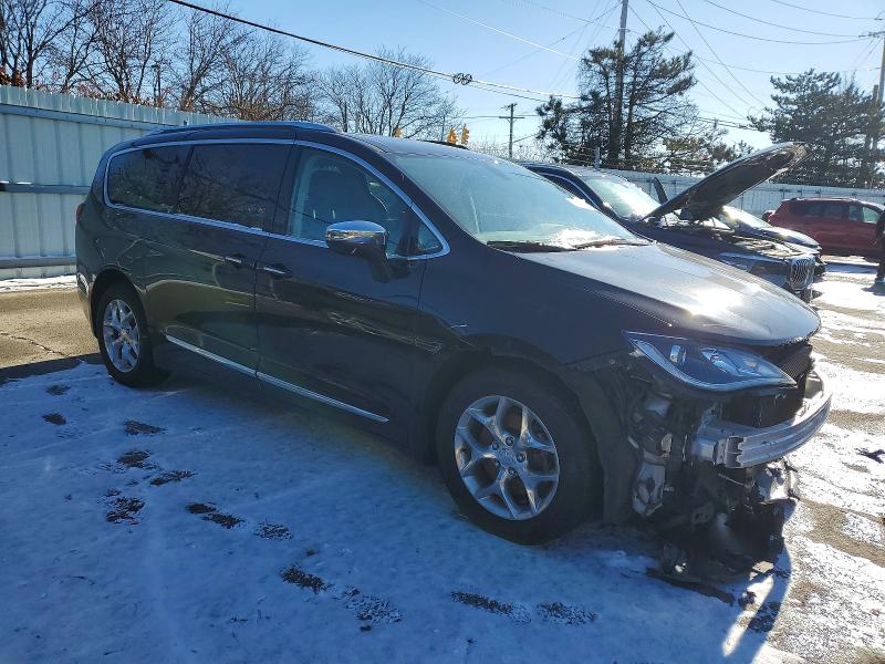 Photo 4 from auction – 2018 CHRYSLER PACIFICA L with VIN 2C4RC1GG7JR195237
