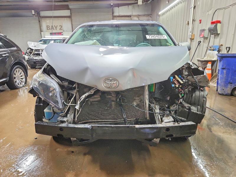 Photo 5 from auction – 2013 TOYOTA SIENNA SPO with VIN 5TDXK3DCXDS345165