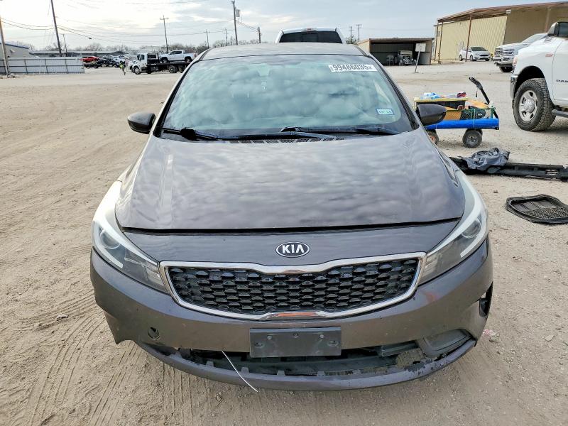 Photo 5 from auction – 2018 KIA FORTE LX with VIN 3KPFK4A70JE176790