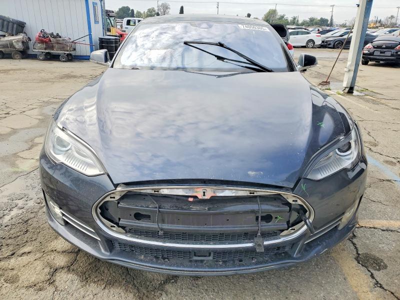Photo 5 from auction – 2015 TESLA MODEL S with VIN 5YJSA1E2XFF116306