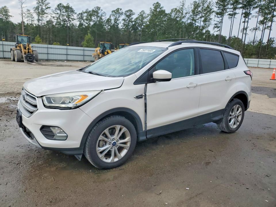 FORD ESCAPE SE 2017 with VIN 1FMCU9GD4HUD47636 - Photo from auction