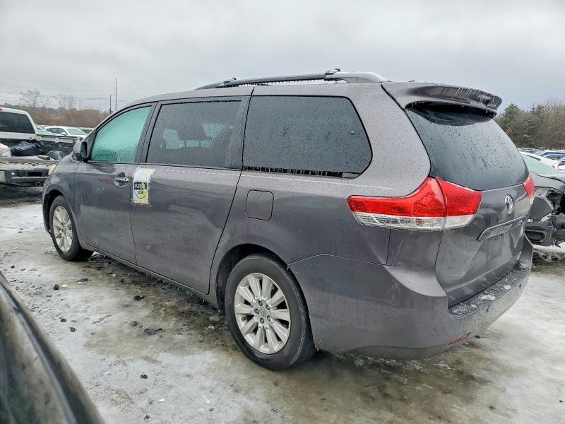 Photo 2 from auction – 2011 TOYOTA SIENNA XLE with VIN 5TDDK3DC4BS016056