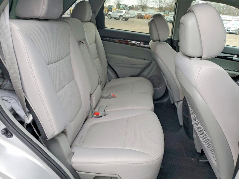 Photo 11 from auction – 2015 KIA SORENTO LX with VIN 5XYKT3A68FG613393