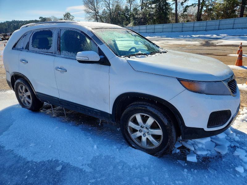 Photo 4 from auction – 2013 KIA SORENTO LX with VIN 5XYKT4A20DG349361