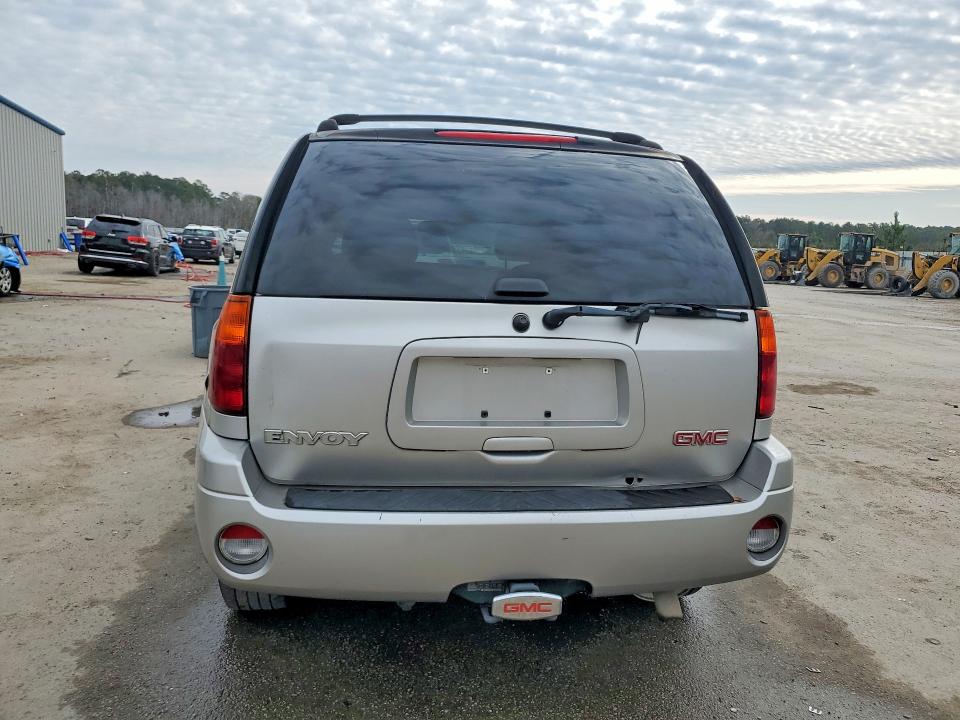 Photo 6 from auction – 2005 GMC ENVOY with VIN 1GKDS13S052381234