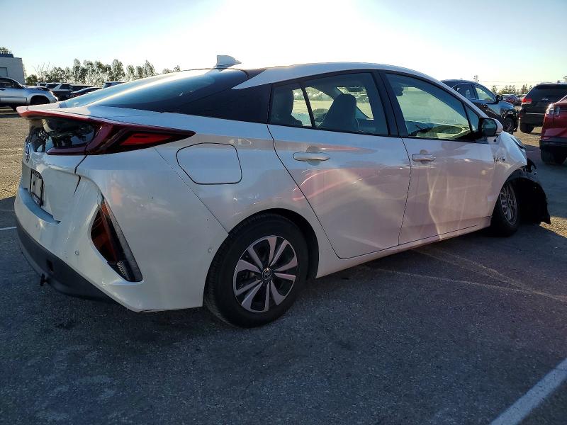 Photo 3 from auction – 2017 TOYOTA PRIUS PRIM with VIN JTDKARFP5H3038803