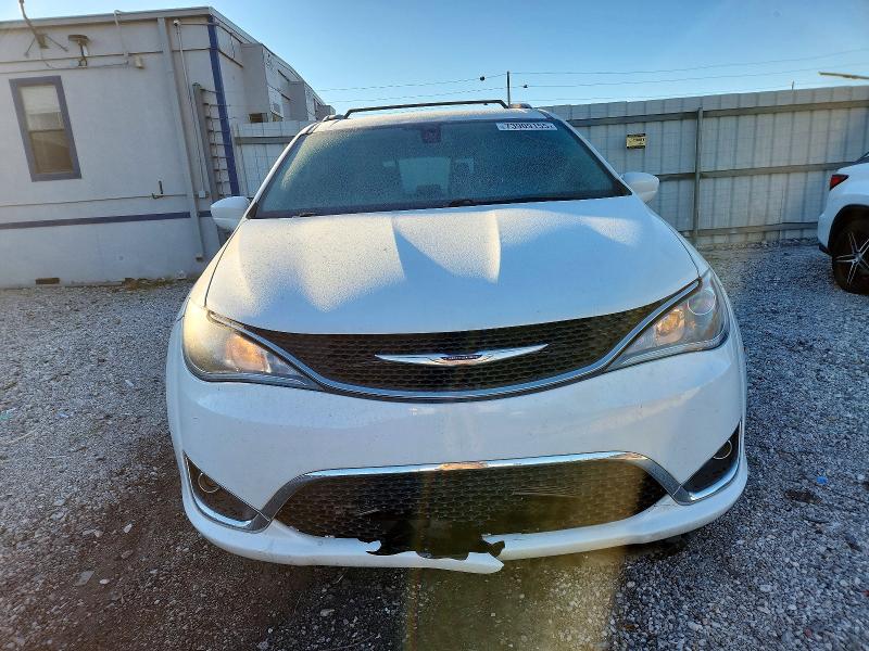 Photo 5 from auction – 2017 CHRYSLER PACIFICA T with VIN 2C4RC1EG9HR560594