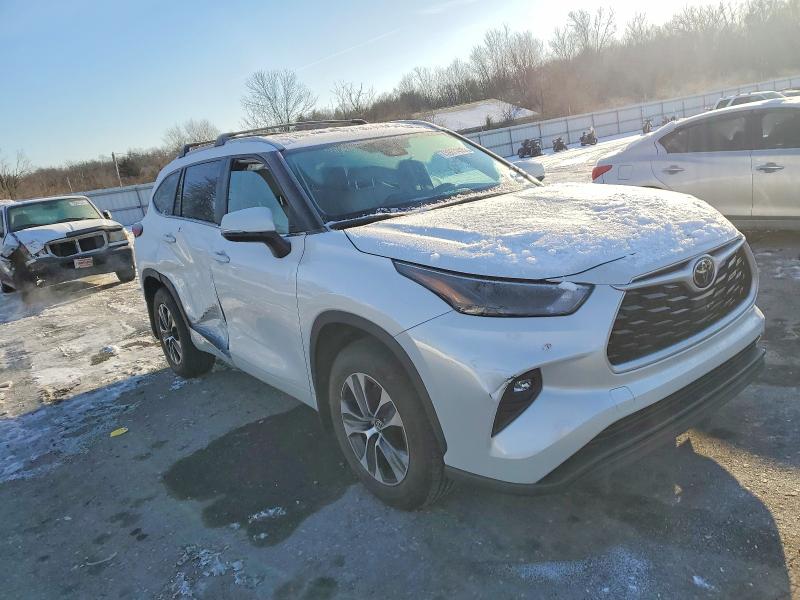Photo 4 from auction – 2024 TOYOTA HIGHLANDER with VIN 5TDKDRBH0RS540687