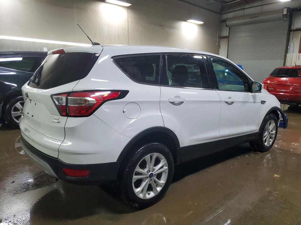 Photo 3 from auction – 2017 FORD ESCAPE with VIN 1FMCU9GD5HUC32088