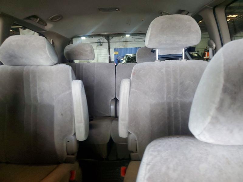 Photo 10 from auction – 2000 TOYOTA SIENNA with VIN 4T3ZF13C2YU294431