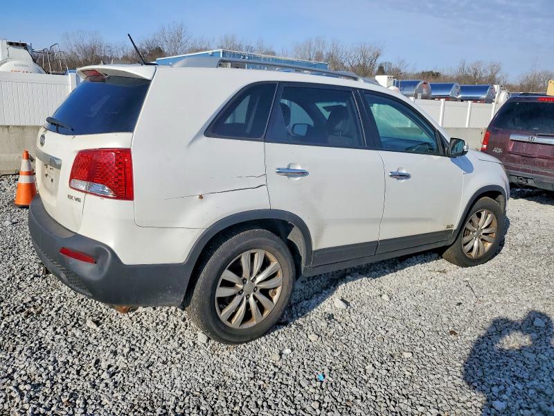 Photo 3 from auction – 2011 KIA SORENTO EX with VIN 5XYKUDA22BG091967