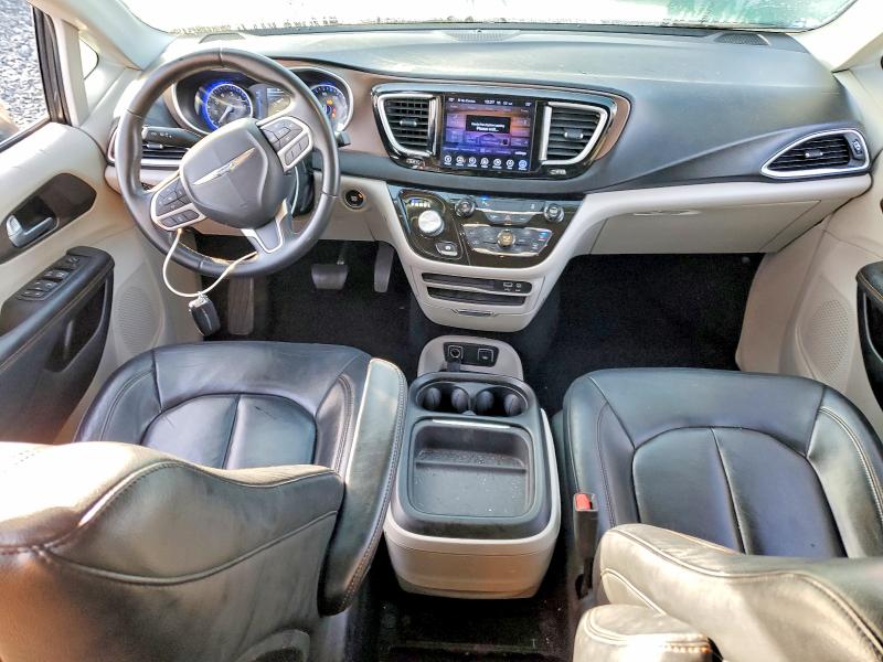 Photo 8 from auction – 2017 CHRYSLER PACIFICA T with VIN 2C4RC1BGXHR526622