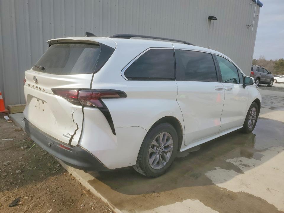Photo 3 from auction – 2023 TOYOTA SIENNA with VIN 5TDYRKEC1PS154392