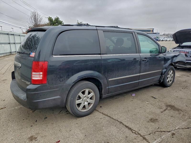Photo 3 from auction – 2010 CHRYSLER TOWN & COU with VIN 2A4RR5D13AR130255