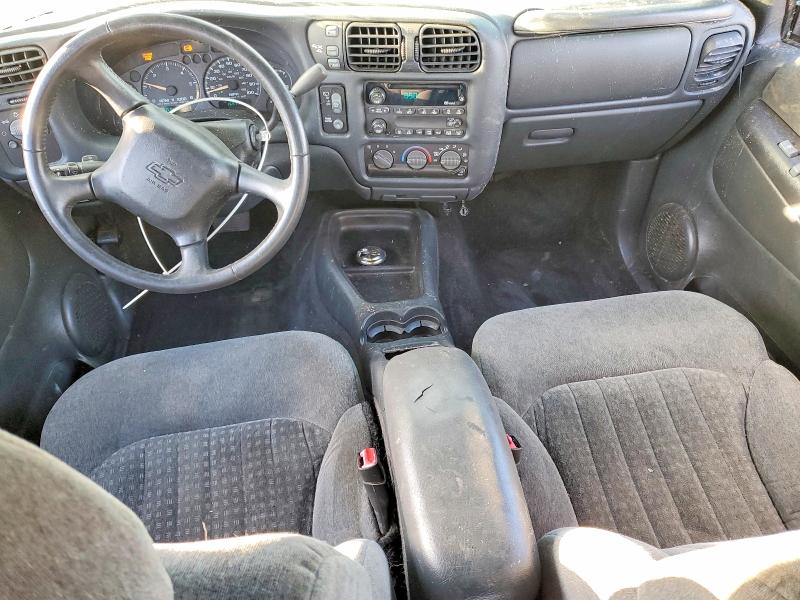 Photo 8 from auction – 2002 CHEVROLET BLAZER with VIN 1GNDT13W02K167018