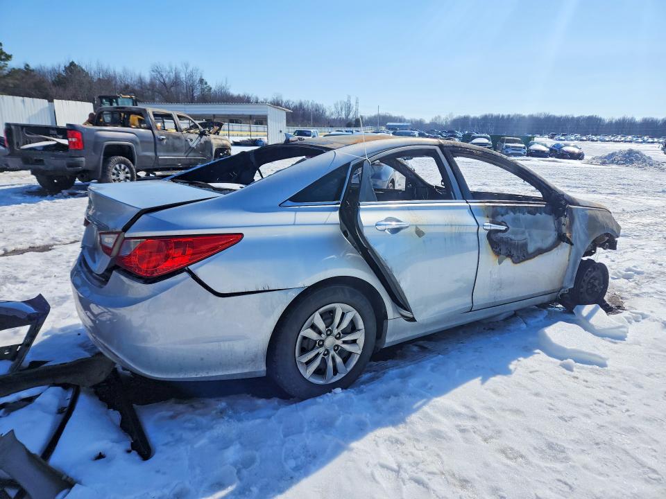 Photo 3 from auction – 2013 HYUNDAI SONATA with VIN 5NPEB4AC5DH511969