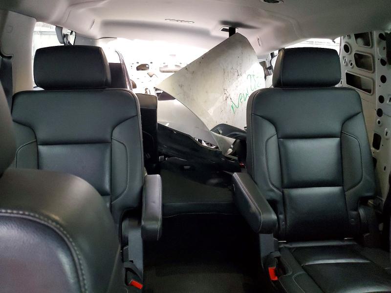 Photo 10 from auction – 2018 CHEVROLET SUBURBAN with VIN 1GNSCHKCXJR382192