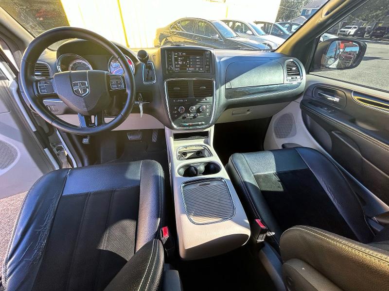 Photo 9 from auction – 2017 DODGE GRAND CARA with VIN 2C4RDGCG9HR672833
