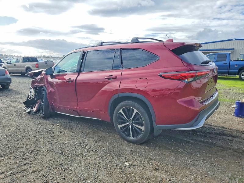Photo 2 from auction – 2022 TOYOTA HIGHLANDER with VIN 5TDLZRBH5NS193597