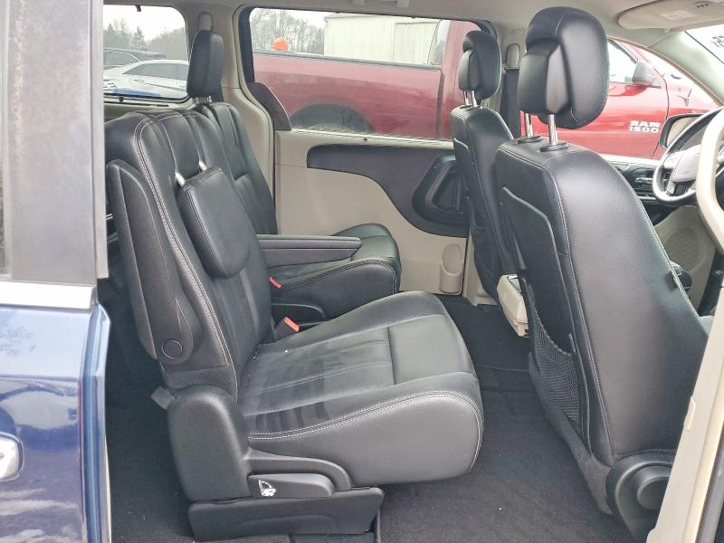 Photo 11 from auction – 2015 CHRYSLER TOWN & COU with VIN 2C4RC1BG7FR514795
