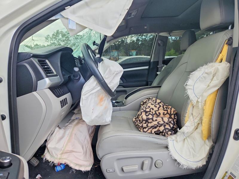 Photo 7 from auction – 2015 TOYOTA HIGHLANDER with VIN 5TDKKRFH0FS068180