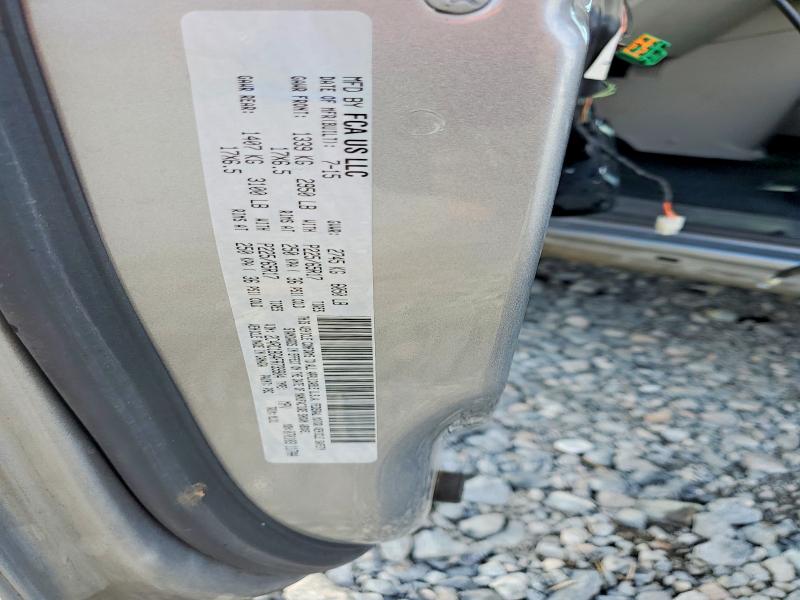 Photo 14 from auction – 2015 CHRYSLER TOWN & COU with VIN 2C4RC1BG4FR739904