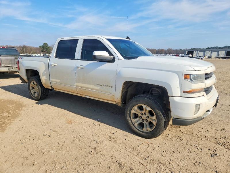Photo 4 from auction – 2018 CHEVROLET SILVERADO with VIN 3GCUKREC7JG452429
