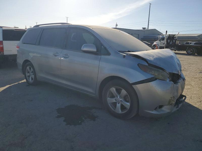Zdjęcie 4 z aukcji – 2014 TOYOTA SIENNA LE z VIN 5TDKK3DC6ES478792