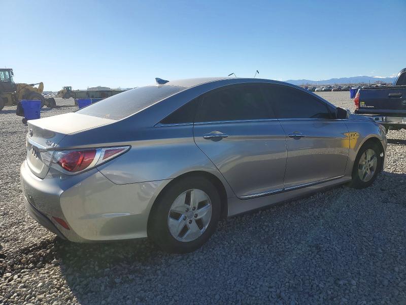 Photo 3 from auction – 2012 HYUNDAI SONATA with VIN KMHEC4A46CA035335