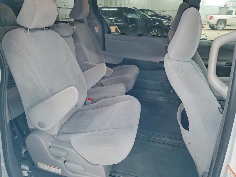 Photo 11 from auction – 2016 TOYOTA SIENNA LE with VIN 5TDKK3DC0GS718485