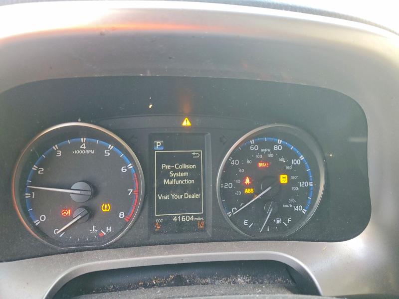 Photo 9 from auction – 2018 TOYOTA RAV4 LE with VIN JTMZFREV6JJ211147