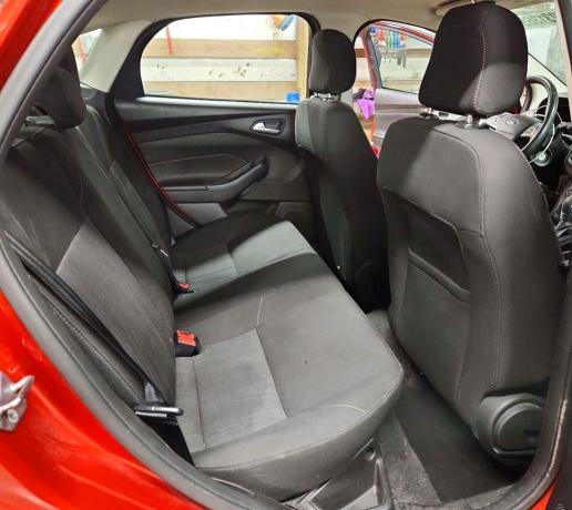 Photo 10 from auction – 2018 FORD FOCUS SE with VIN 1FADP3F24JL292037