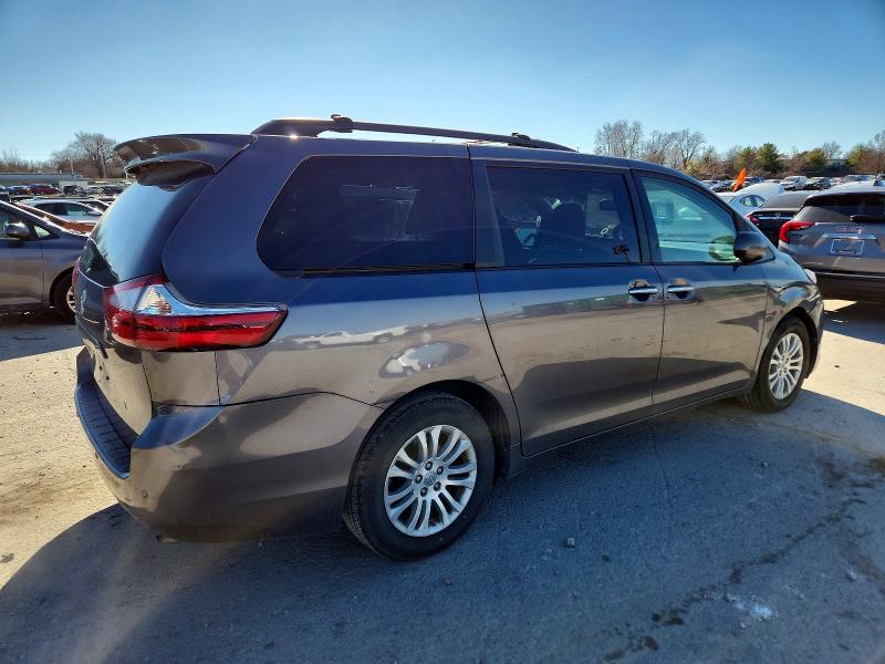 Photo 3 from auction – 2017 TOYOTA SIENNA XLE with VIN 5TDYZ3DC5HS776907