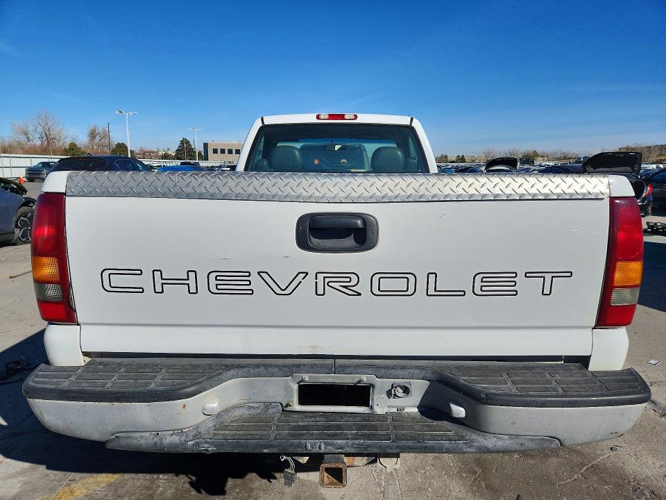 Photo 6 from auction – 2000 CHEVROLET SILVERADO with VIN 1GCEC14W5YE102720