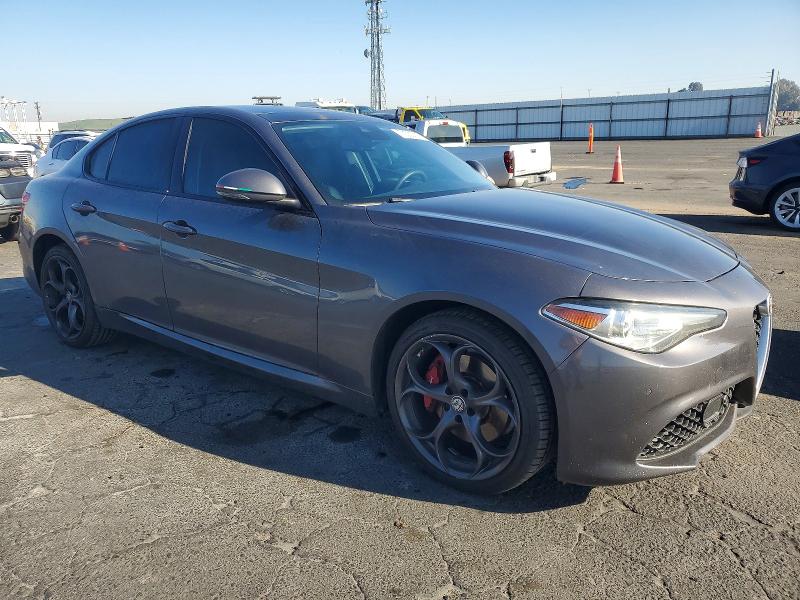 Photo 4 from auction – 2017 ALFA ROMEO GIULIA with VIN ZARFAEEN7H7561989