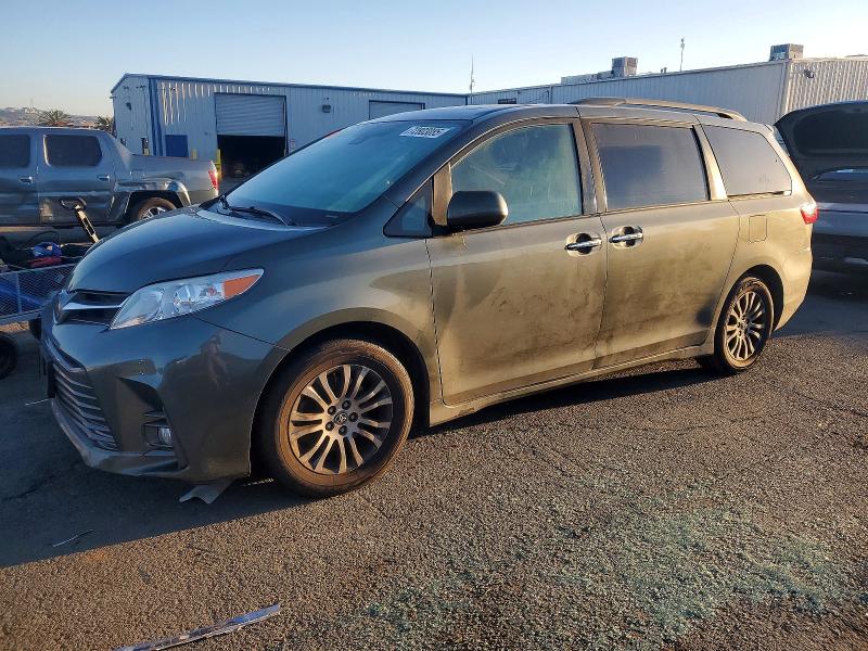 TOYOTA SIENNA XLE 2020 with VIN 5TDYZ3DC6LS050899 - Photo from auction
