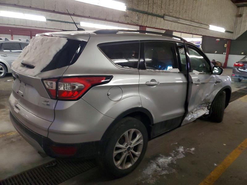 Photo 3 from auction – 2017 FORD ESCAPE SE with VIN 1FMCU9GD9HUD27401