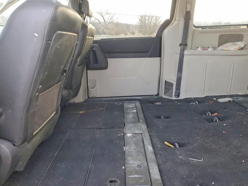 Photo 11 from auction – 2010 CHRYSLER TOWN & COU with VIN 2A4RR8D13AR321076