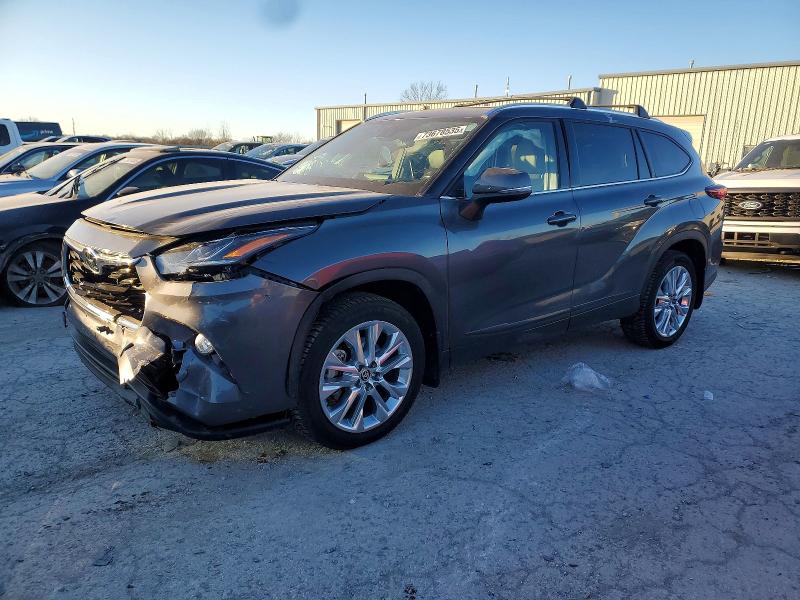 TOYOTA HIGHLANDER 2022 with VIN 5TDDZRBH1NS168104 - Photo from auction