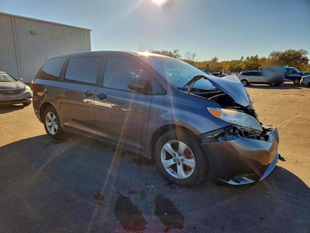 Photo 4 from auction – 2015 TOYOTA SIENNA with VIN 5TDZK3DC9FS547152