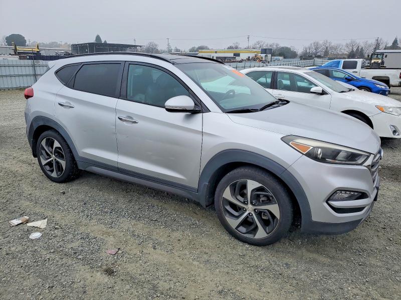 Photo 4 from auction – 2016 HYUNDAI TUCSON LIM with VIN KM8J3CA26GU041504