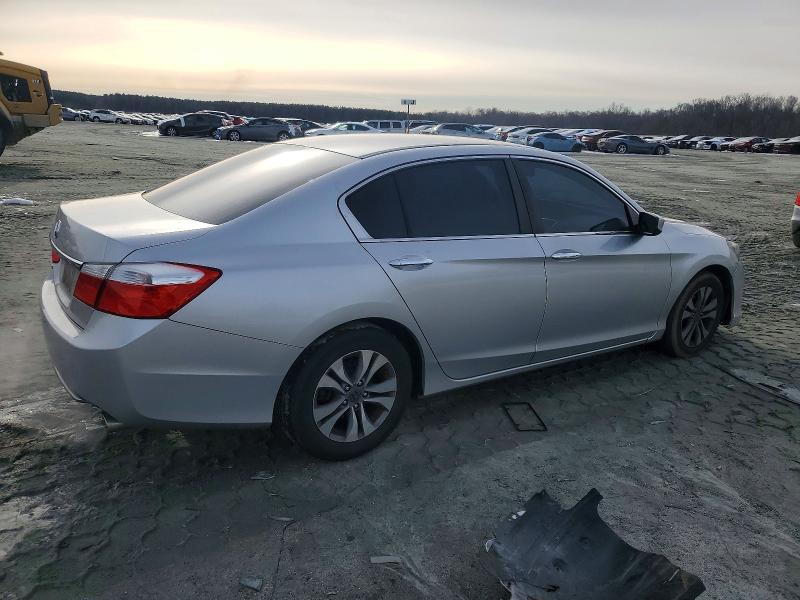 Photo 3 from auction – 2015 HONDA ACCORD with VIN 1HGCR2F32FA036972