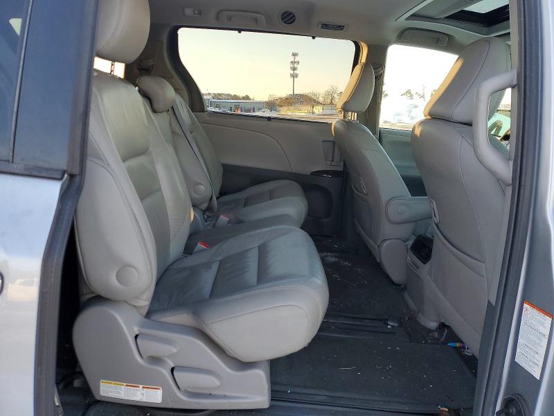 Photo 11 from auction – 2017 TOYOTA SIENNA XLE with VIN 5TDYZ3DC8HS856914