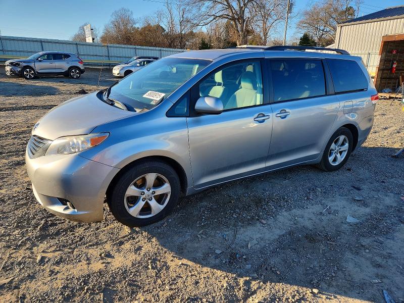 TOYOTA SIENNA LE 2011 z numerem VIN 5TDKK3DC5BS084504 - Zdjęcie z aukcji