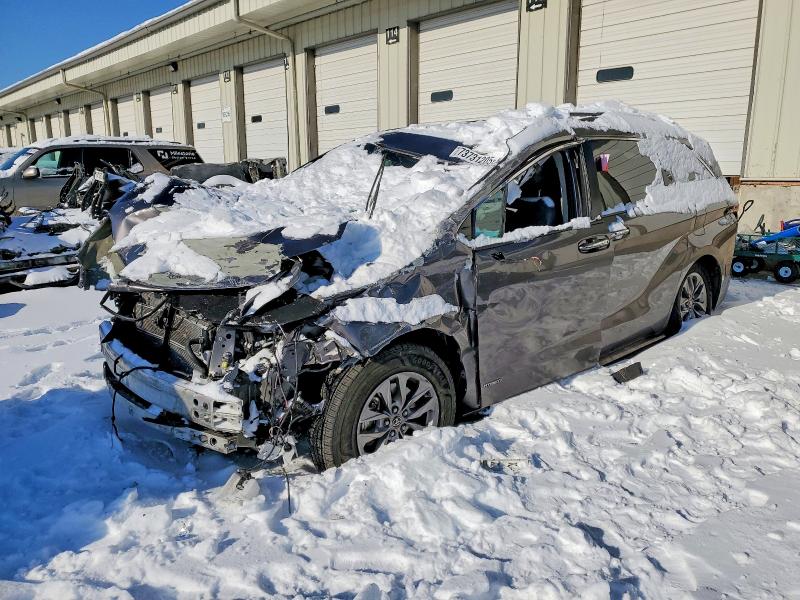 TOYOTA SIENNA 2021 with VIN 5TDYRKEC7MS063378 - Photo from auction