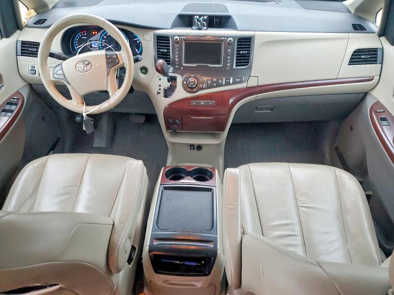 Photo 8 from auction – 2011 TOYOTA SIENNA XLE with VIN 5TDYK3DC4BS087257