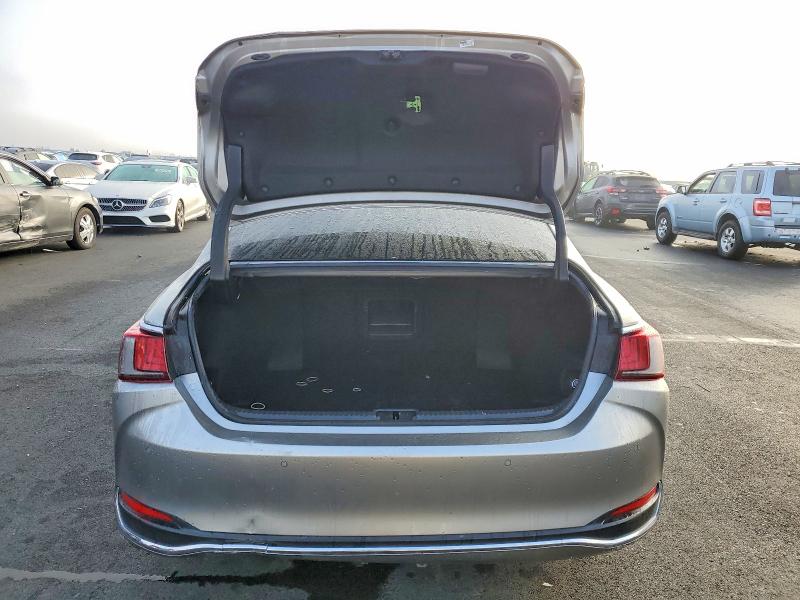 Photo 6 from auction – 2019 LEXUS ES with VIN 58AB21B19KU001243