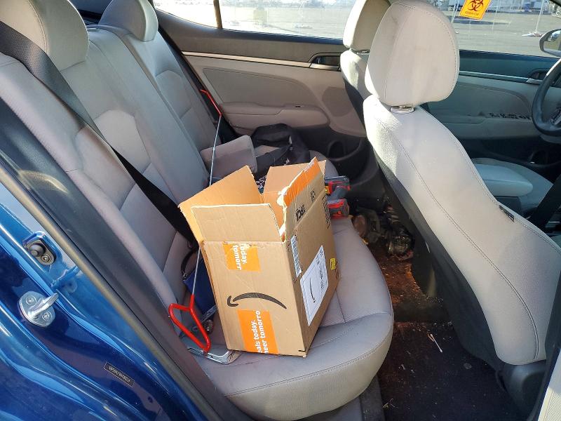 Снимка 10 от търг – 2017 HYUNDAI ELANTRA с VIN 5NPD84LF9HH180224
