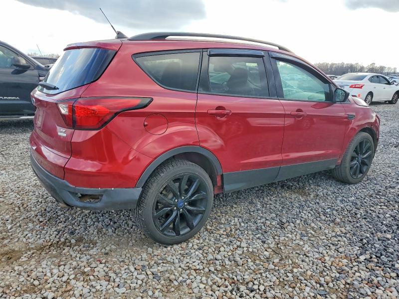 Photo 3 from auction – 2019 FORD ESCAPE SE with VIN 1FMCU0GD0KUB94806